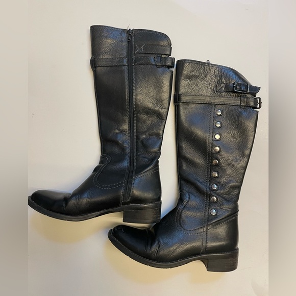 Elegant Black Heeled Boots for Women - Picture 2 of 8